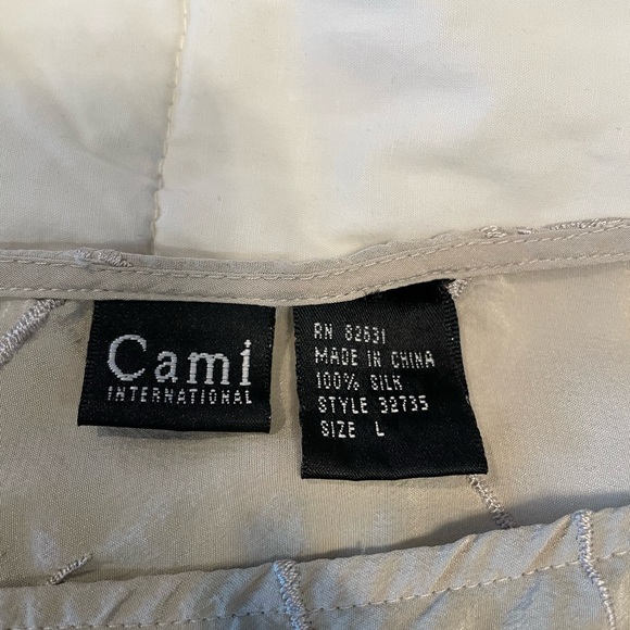 Silk Embroidered Blouse. Size L - Picture 5 of 5